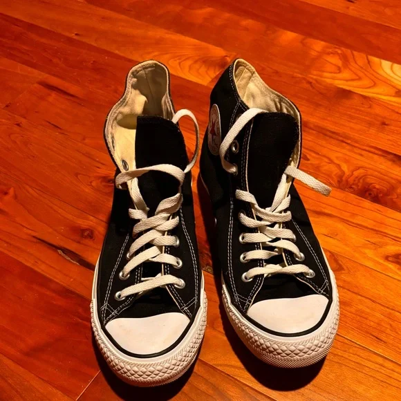 Converse Black and White High-Tops Men 8/ Women 10 - Picture 2 of 8